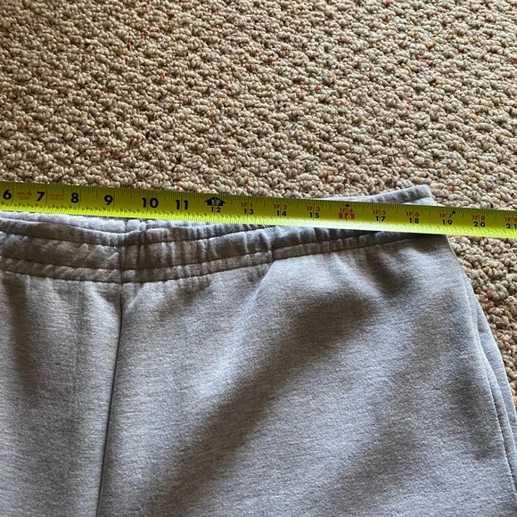 Lacoste tapered Sweatpants (NWOT) in excellent condition and never worn - Picture 2 of 5